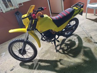 Suzuki Enduro/Motocross Amarilla