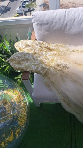 Vestido de fiesta dorado y blanco