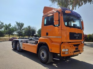 MAN TGA 26 480--CAMIONES CON GANCHO