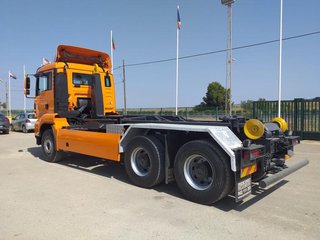 MAN TGA 26 480--CAMIONES CON GANCHO