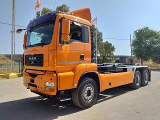 MAN TGA 26 480--CAMIONES CON GANCHO