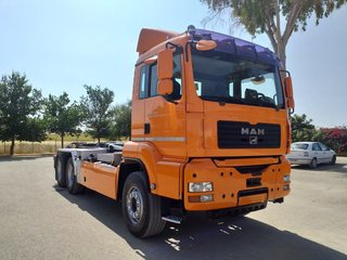 MAN TGA 26 480--CAMIONES CON GANCHO