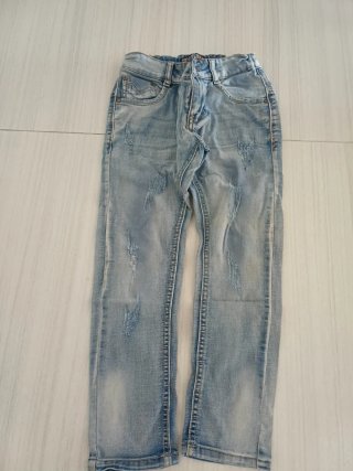 Jeans bimbo strappati
