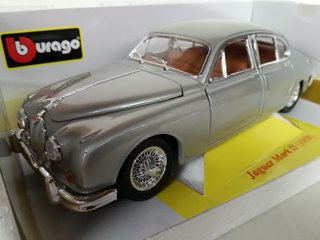 1/18 MODELLO JAGUAR MARK II DEL 1959 GRIGIO BURAGO
