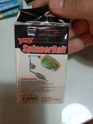 Lote señuelos pesca: Spinnerbait y Pez artificial