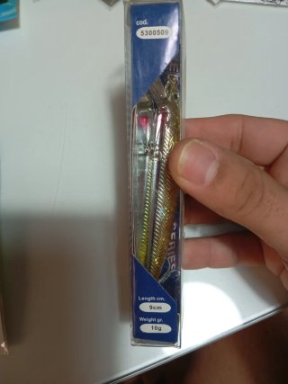 Lote señuelos pesca: Spinnerbait y Pez artificial