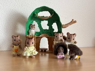 Familia Ardillas y Casa de Sylvanian Families