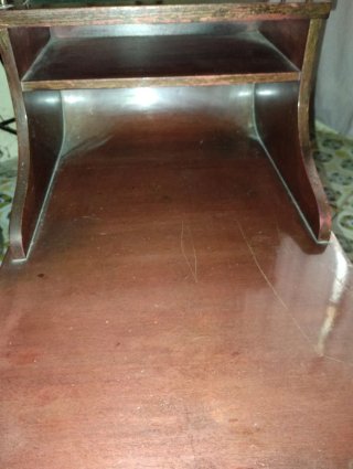 Diván inglés de cuero y madera