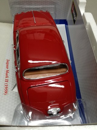 1/18 MODELLO JAGUAR MARK II ROSSO BURAGO
