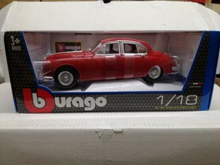 1/18 MODELLO JAGUAR MARK II ROSSO BURAGO
