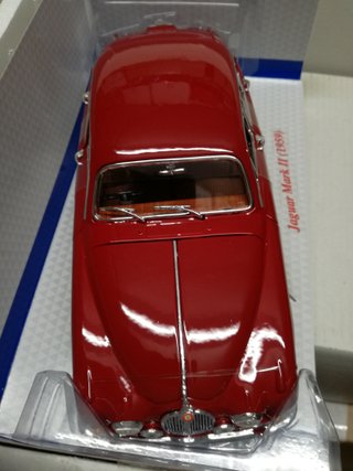1/18 MODELLO JAGUAR MARK II ROSSO BURAGO