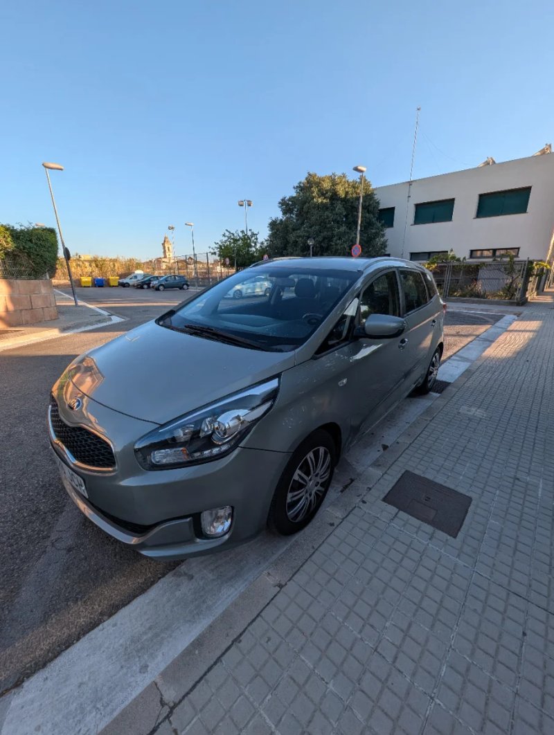 KIA Carens 2015 - foto 1