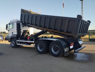 MAN TGS 26 480--CAMIONES CON GANCHO