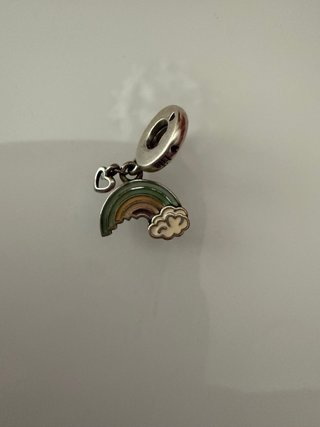 Charm Arcoíris con Corazón