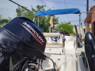 Barco Voraz 450 con motor Mercury y remolque
