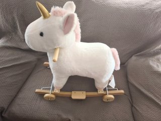 Unicornio balancín peluche