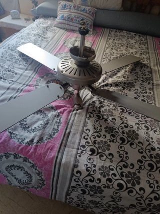Ventilador de techo con 5 aspas y luces tres luce