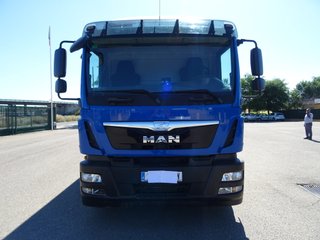 MAN TGM 18 290--CAMIONES CON GANCHO