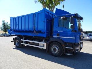 MAN TGM 18 290--CAMIONES CON GANCHO