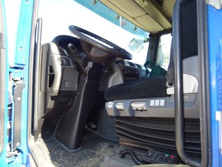 MAN TGM 18 290--CAMIONES CON GANCHO