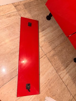 Armario pequeño puertas rojas