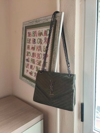 Bolso YSL verde metalizado