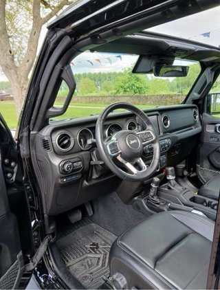 Jeep Wrangler 2023 con brute kahn llantas