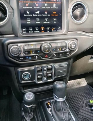Jeep Wrangler 2023 con brute kahn llantas