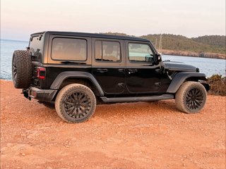 Jeep Wrangler 2023 con brute kahn llantas