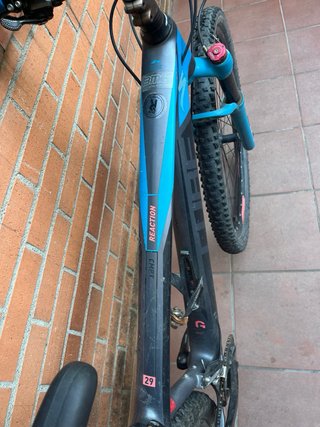 Bicicleta de montaña Cube azul