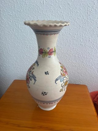 Jarrón de cerámica decorado, paraguero