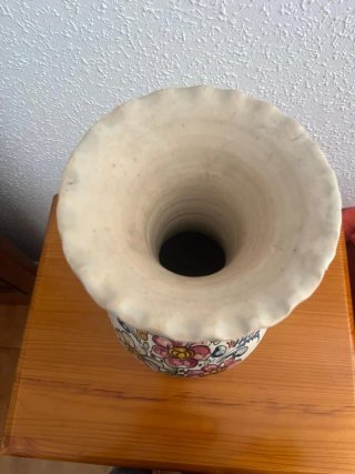 Jarrón de cerámica decorado, paraguero