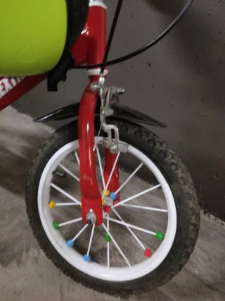 Bicicleta infantil  16 pulga Scalextric más casco