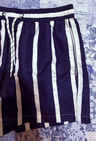 Costume a righe blu e bianche