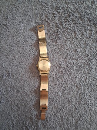 Reloj Novestel Dorado y Negro