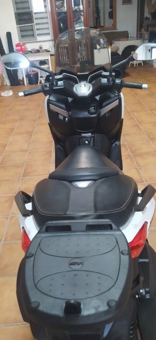Yamaha X-MAX 400 Maxi Scooter