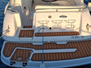 Barco a motor blanco