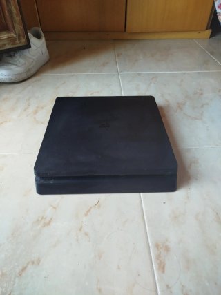 PS4 Slim Negra - Buen Estado