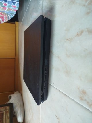PS4 Slim Negra - Buen Estado