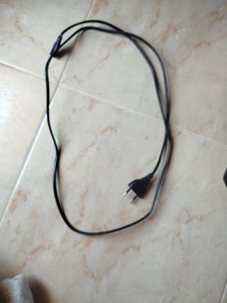 PS4 Slim Negra - Buen Estado