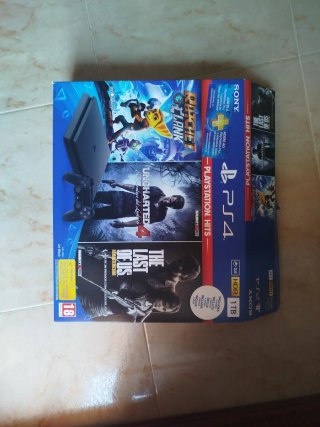 PS4 Slim Negra - Buen Estado