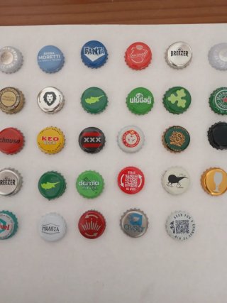 Lotto 44 lattine di birra e bevande europee