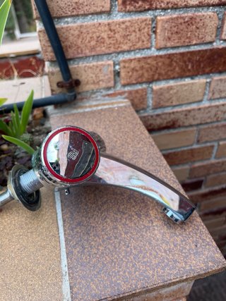 Grifo de lavabo metálico