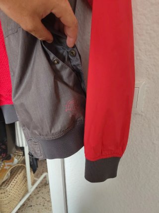 Cazadora con capucha, Pull&Bear, roja y gris