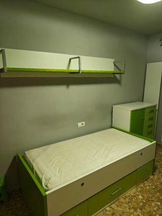 Muebles dormitorio verde y blanco