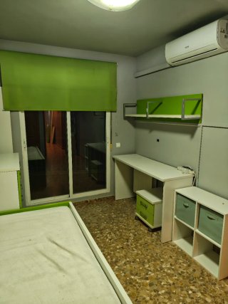 Muebles dormitorio verde y blanco