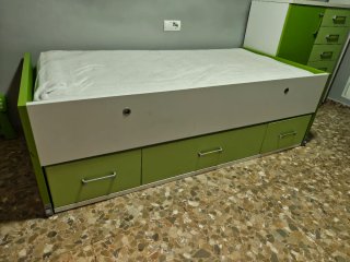 Muebles dormitorio verde y blanco