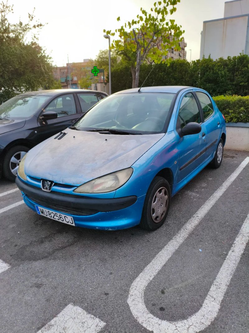 Peugeot 206 1.4 gasolina, 2000. ITV hasta 08/27 - foto 1