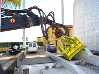 Scania R 440 - CAMION PLATAFORMA PARA TRONCOS