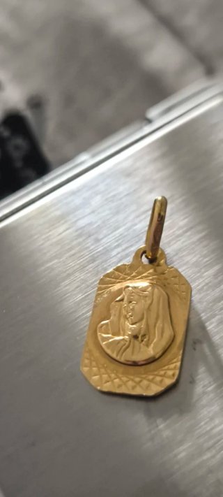 Cadena y dije de oro 18k Virgen 7.26g